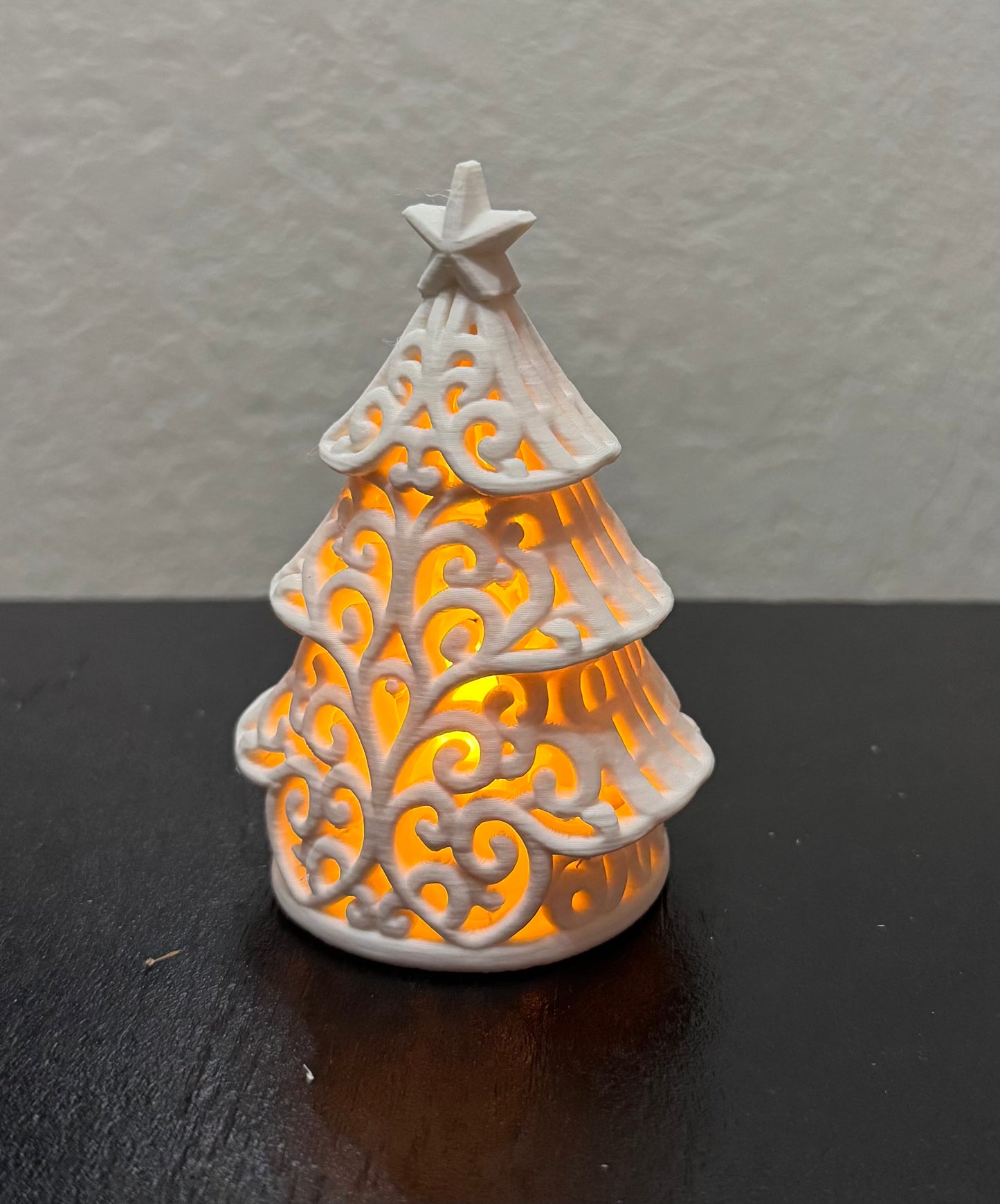 Weihnachtsbaum im Ornament-Stil für LED-Teelicht