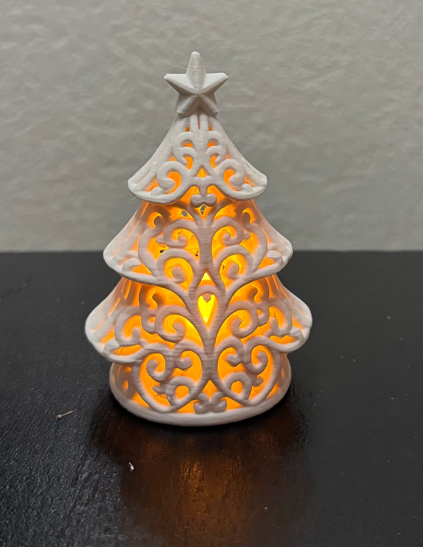 Weihnachtsbaum im Ornament-Stil für LED-Teelicht