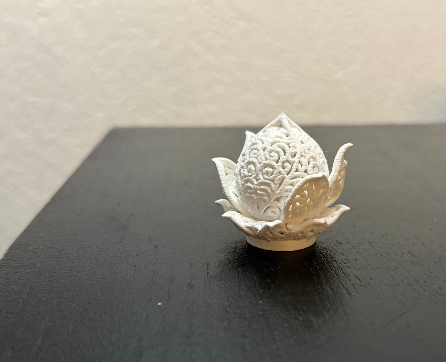 Lotusblüte im Ornament-Stil für ein LED-Teelicht
