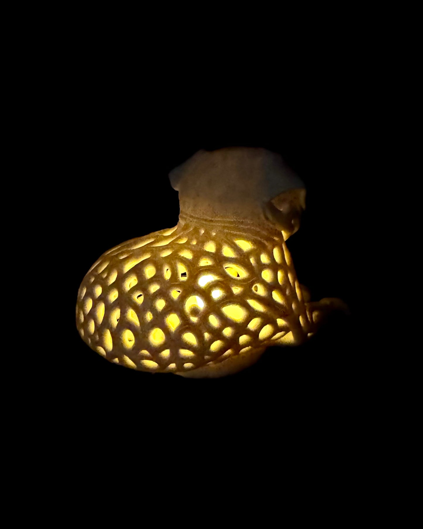 Pug in ornament style for LED tea light (lying)