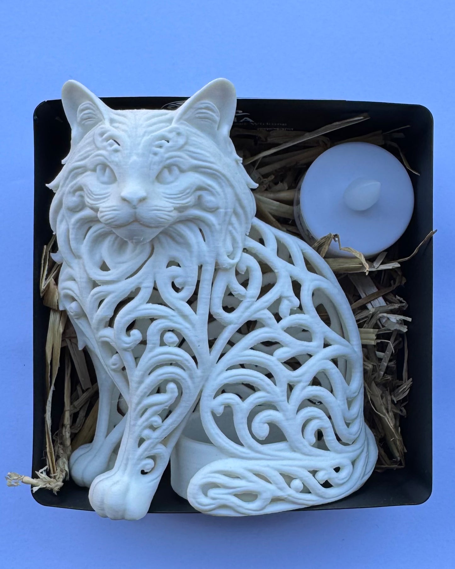 Lichtmoment Die Katze Sitzend Langhaar – filigrane Leuchtskulptur von LUMORNA
